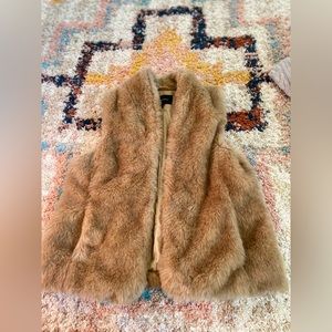 Banana Republic size Medium Beige Faux Fur Vest